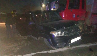 Внедорожник и грузовик столкнулись на трассе в Талдыкоргане