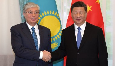 Токаев поздравил Си Цзиньпина с переизбранием на пост главы КНР