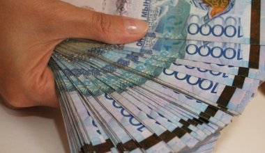 Кому в Казахстане предлагают самые большие зарплаты