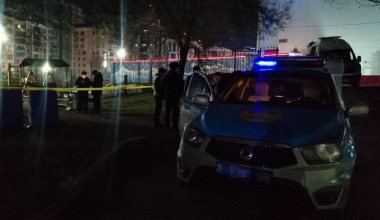 Мужчину зарезал пьяный знакомый на детской площадке в Алматы