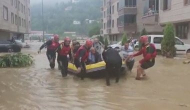 Сильные дожди вызвали наводнение в Турции: есть погибшие и пропавшие без вести