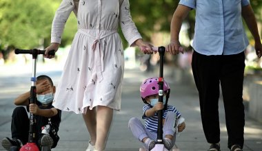 Новые праздники: в Казахстане могут появиться дни матерей и отцов