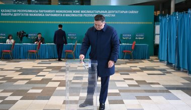 Руководитель администрации президента Мурат Нуртлеу проголосовал на выборах