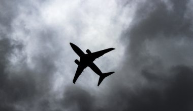 Самолет, летевший в Актау, вынужденно приземлился в Атырау