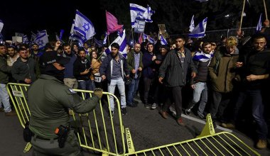 Тысячи израильтян вышли на протесты после отставки министра обороны
