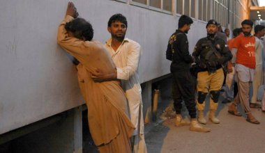 12 человек погибли во время раздачи еды в честь Рамазана в Пакистане