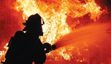 В Кентау эвакуировали 50 человек из-за пожара