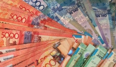Тенге ослаб к доллару по итогам марта в Казахстане