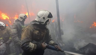 Шинный склад загорелся близ Алматы. Пожар тушили несколько часов