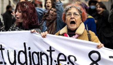 Несмотря на протесты, во Франции утвердили повышение пенсионного возраста до 64 лет