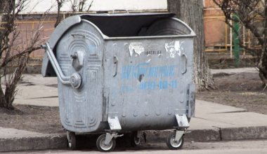 В мусорном баке в Уральске нашли младенца