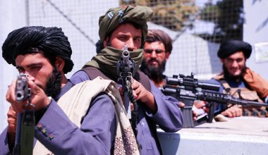 Против власти талибов: в Афганистане женщины вышли на митинг