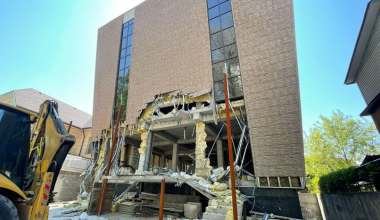 Очередное незаконное здание снесли в Алматы