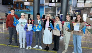 Казахстанских школьников отправили в Крым на 24 дня