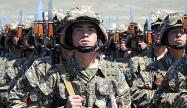 "Армия Казахстана должна быть готова в любой момент": Токаев поздравил военных с праздником