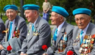 Токаев поздравил казахстанцев с Днём Победы