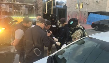 Спецоперация в Алматы: задержаны дилер и клиент с оружием