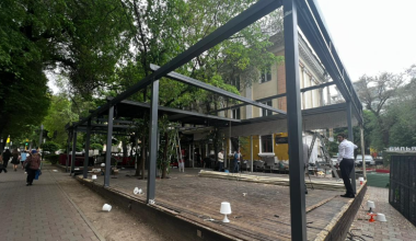 Летнюю террасу ресторана снесли в центре Алматы
