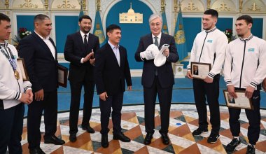 Чемпионов мира по боксу принял Токаев