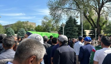 Алматинцы прощаются с оппозиционером Жасаралом Куанышалиным