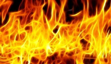 В Шымкенте мужчина получил ожог во время пожара