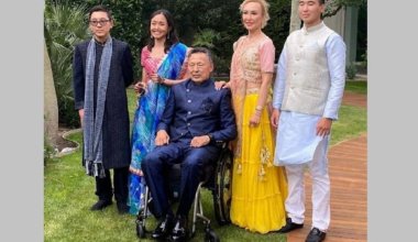 Экс-министра Сауата Мынбаева сняли на публике в инвалидном кресле