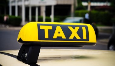 В Алматы таксист вымогал у туристов из Индии более 350 тыс тг за проезд