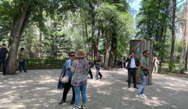 Митинг в память о жертвах репрессий проходит в Алматы