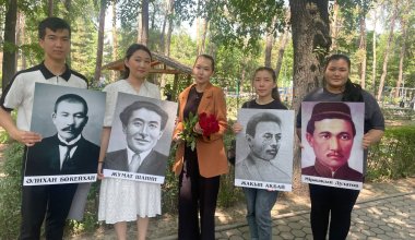 Как в Алматы прошла не разрешённая властями траурная акция в память жертв политических репрессий
