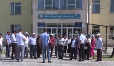 Школа разваливается: в Туркестанской области учебный год закончился скандалом