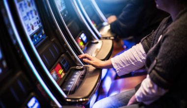 Кредиты, суициды: траты казахстанцев на азартные игры превысили другие сферы