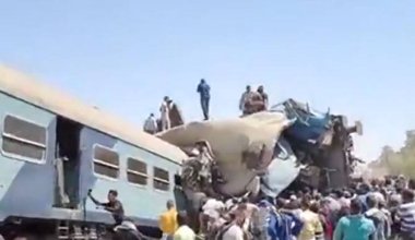 Погибли более 30 человек: пассажирский поезд потерпел крушение в Индии
