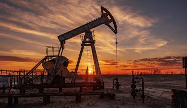Казахстан решил продлить добровольное сокращение добычи нефти