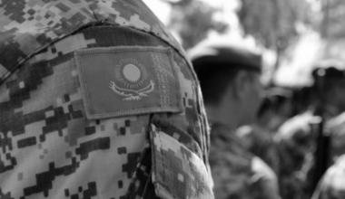 «Өмір деген жизнь»: министр обороны о дедовщине и суицидах в армии Казахстана