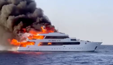 Люди пропали без вести: в Египте загорелась туристическая яхта
