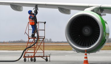 Казахстан на месяц запретил импорт российского авиатоплива