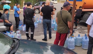 Целый микрорайон уже две недели отключен от воды в Алматы