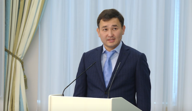 Асет Матаев поблагодарил Токаева за правовую реабилитацию своего отца