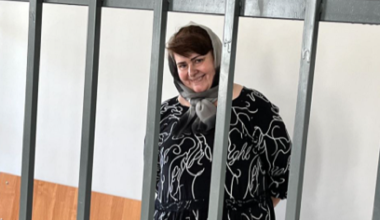 В Чечне осудили маму критиков Кадырова - утром избили её адвоката и журналистку