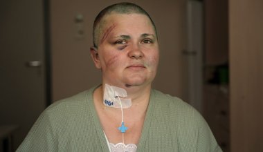Заставляли есть землю: журналистка Елена Милашина рассказала, как её избили в Чечне