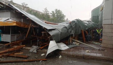 Не успели закрепить: торговый дом в Павлодаре про обрушение крыши