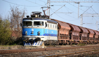 Грузовой поезд сошел с рельсов в Жамбылской области