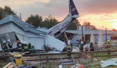 Есть погибшие: в Польше самолет упал на ангар