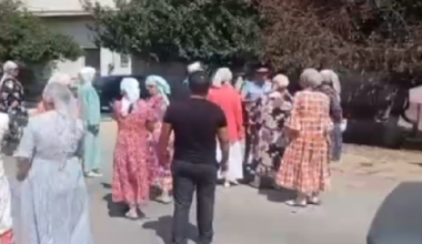 Жители села в Туркестанской области вышли на протест из-за убийства девочки