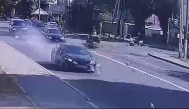 В Талдыкоргане автомобиль сбил подростка на скутере