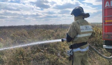 В Улытауской области горит сухостой