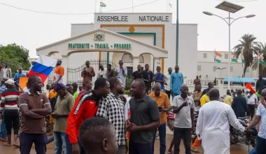 У сторонников переворота в Нигере заметили российские флаги