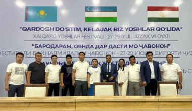 Красная полоса: флаг Казахстана исказили на фестивале в Узбекистане