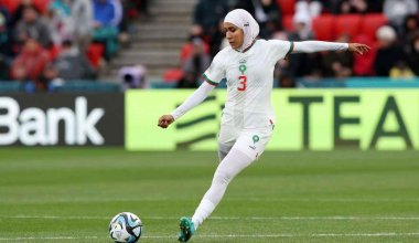 Впервые в истории футболистка сыграла на чемпионате мира в хиджабе