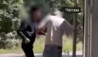 В Алматы подросток избил пожилого мужчину ради видео в соцсетях